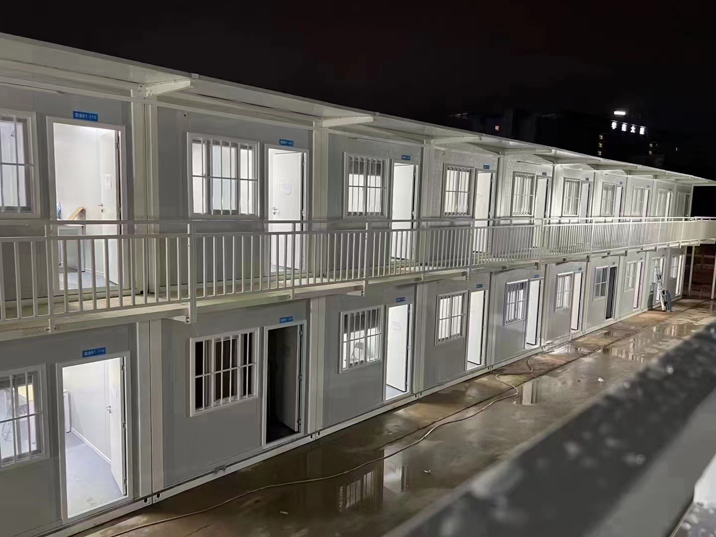 Close-up of the steel frame.